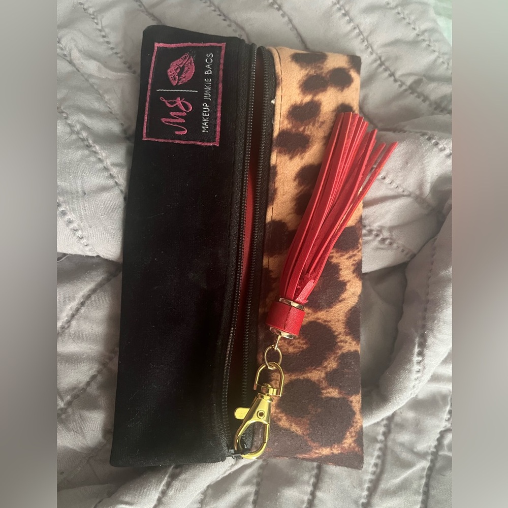 Makeup Junkie View 4